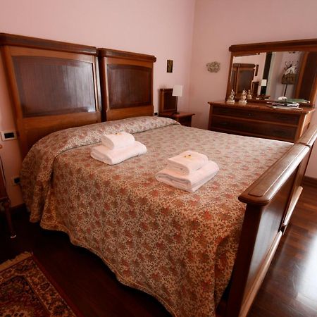 Corte Posta B&B - Parcheggio E Bagno In Camera Mantua Habitación foto