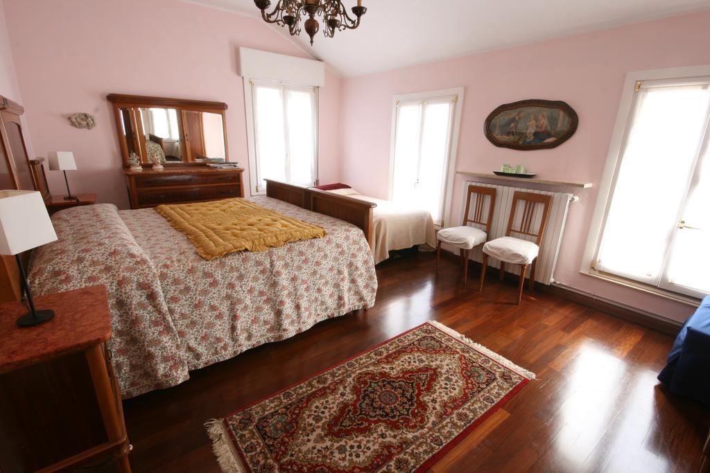 Corte Posta B&B - Parcheggio E Bagno In Camera Mantua Habitación foto