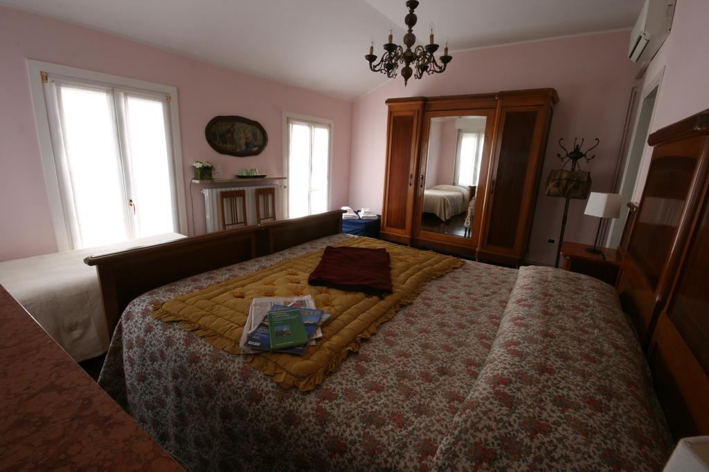 Corte Posta B&B - Parcheggio E Bagno In Camera Mantua Habitación foto