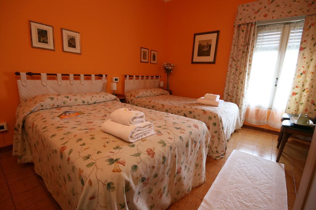 Corte Posta B&B - Parcheggio E Bagno In Camera Mantua Habitación foto